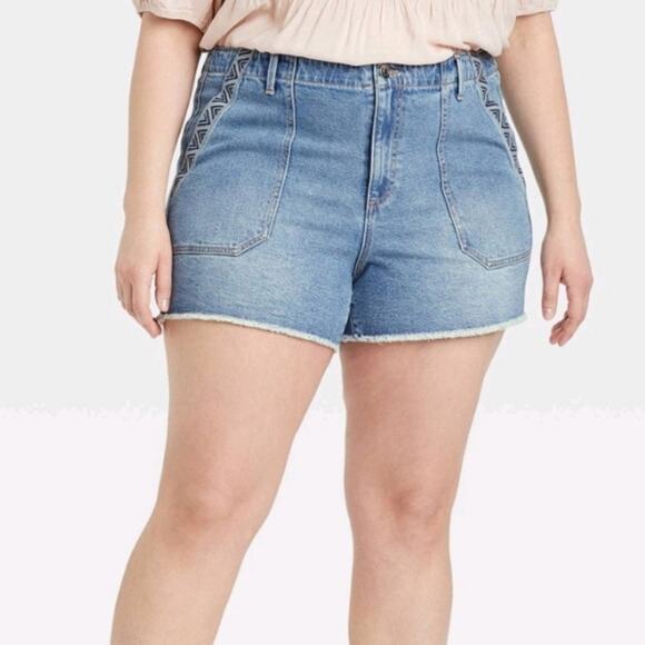 Knox Rose‎ Light Wash Embroidered Side Pockets Raw Hem Mid Rise Shorts Sz 10 NEW - Picture 1 of 10
